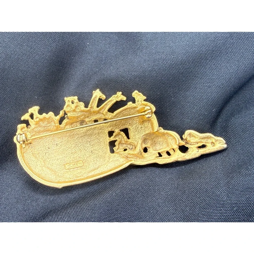 AJC Vintage Noahs Ark Animals Gold Tone Brooch Pin Elephant Giraffe Lion Camels